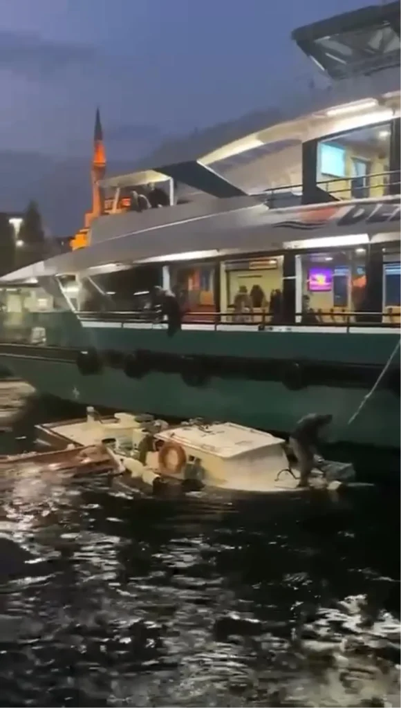 Üsküdar’da Yolcu Motoru Balıkçı Teknelerine Zarar Verdi