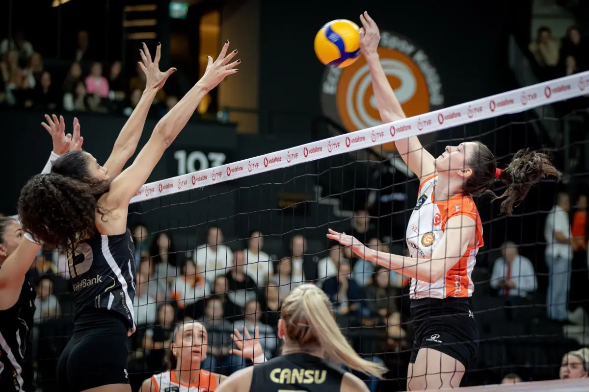 VakıfBank, Eczacıbaşı’nı 3-1 Yendi