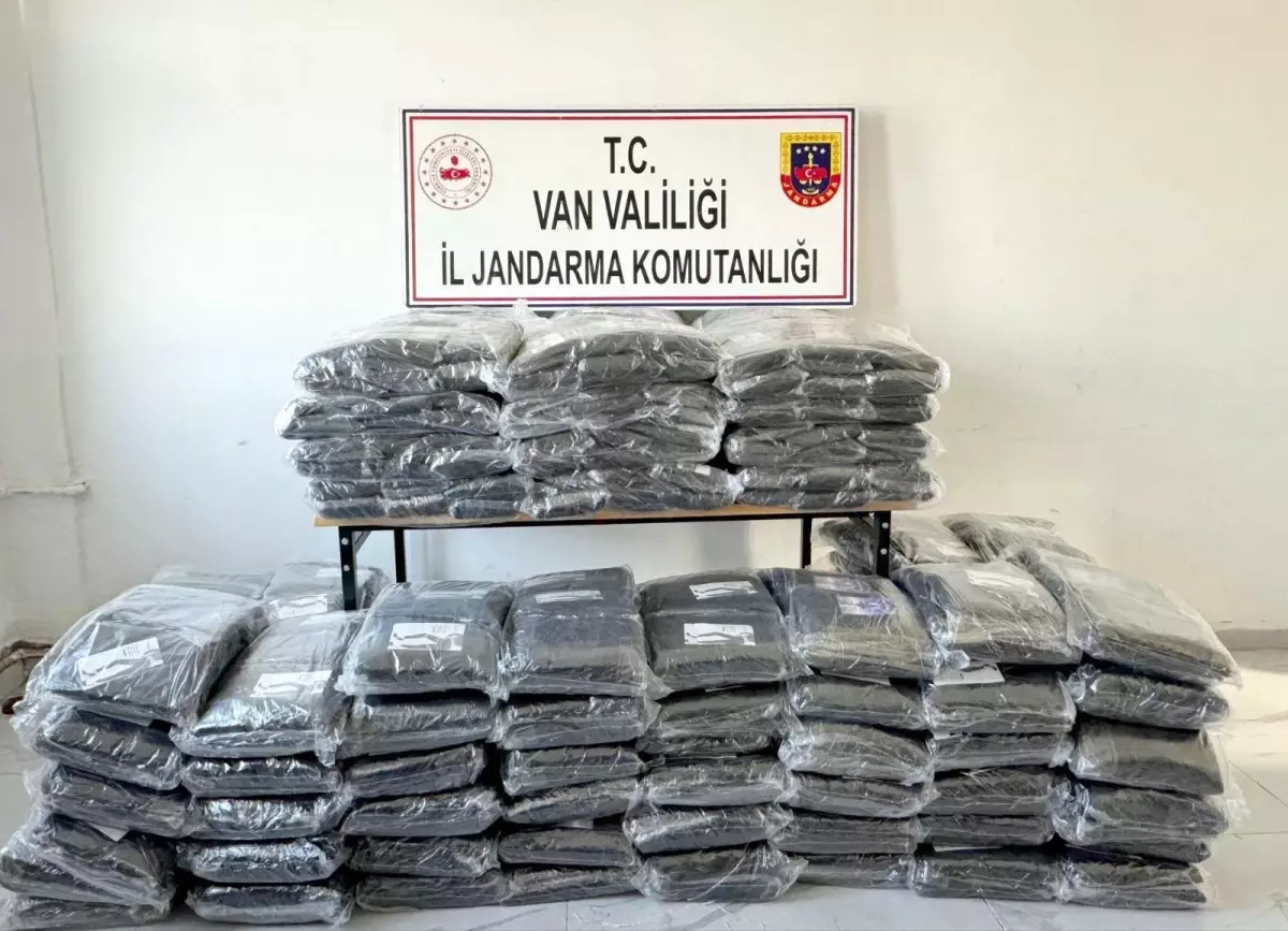 “Van’da 1 Milyon Liralık Kaçak Eşya Operasyonu”