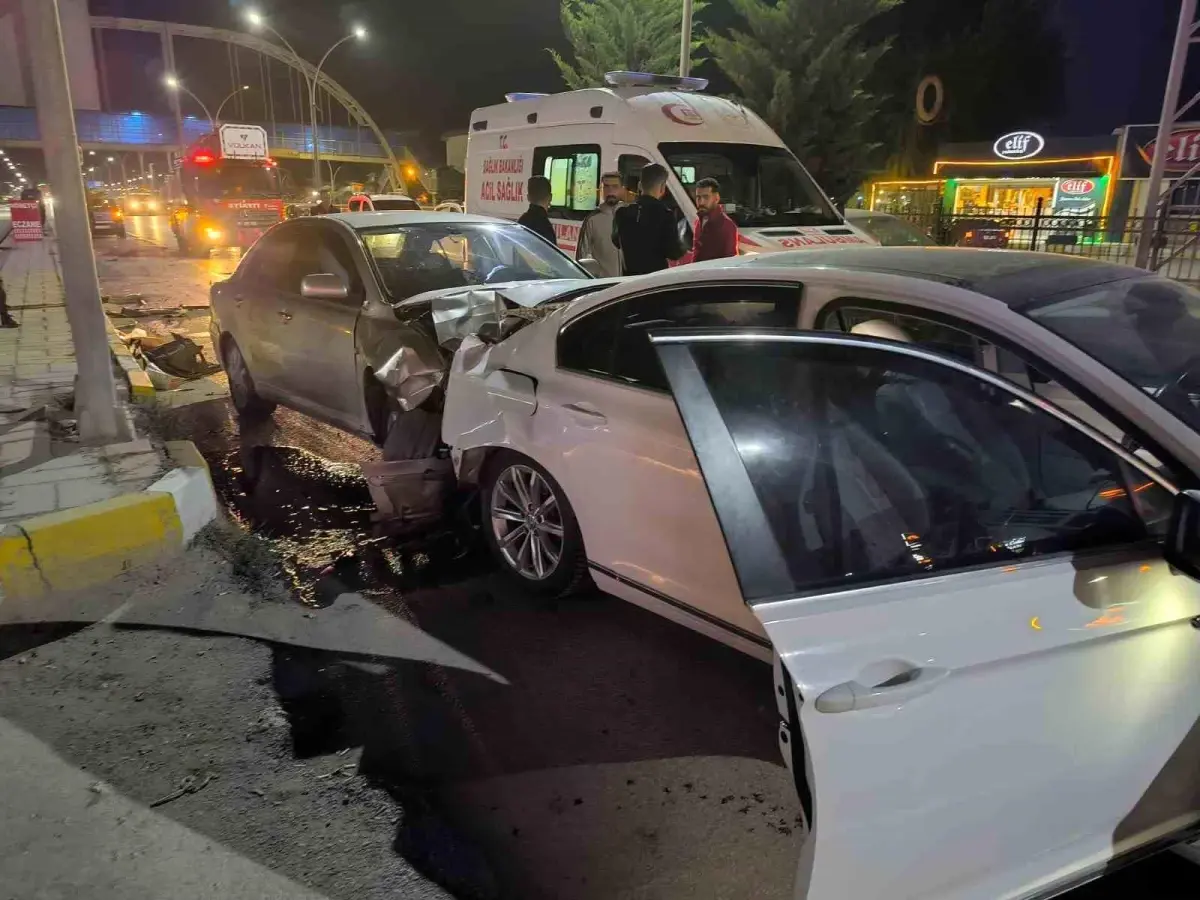 Van’da Zincirleme Trafik Kazası: 4 Yaralı