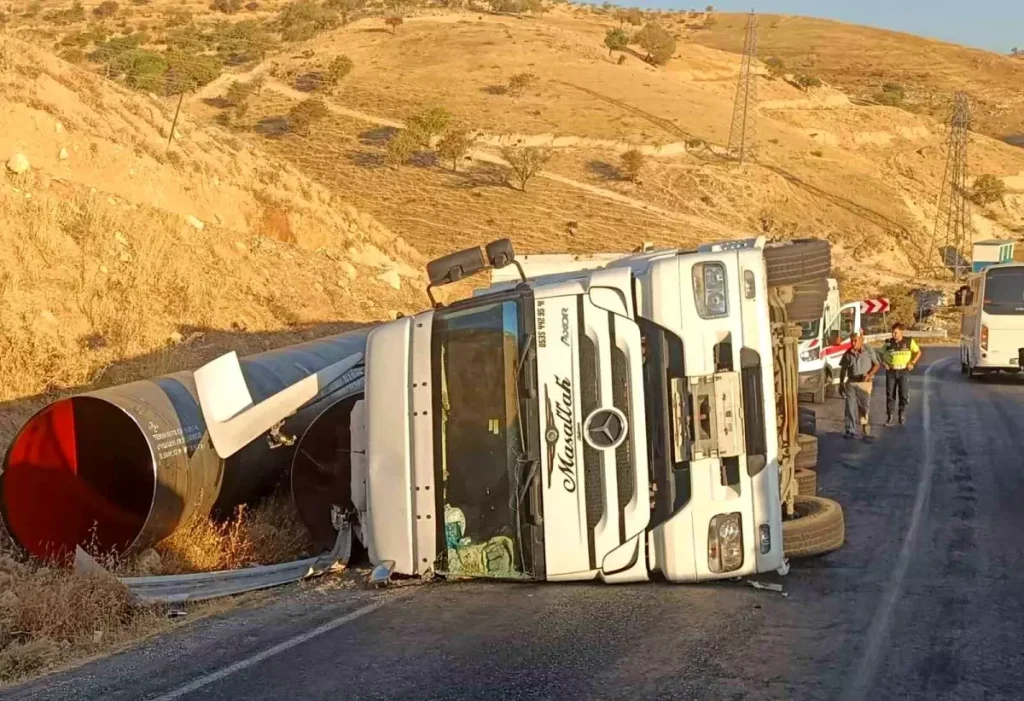 Siirt’te Tır Devrildi: Sürücü Sağlık Durumu İyi