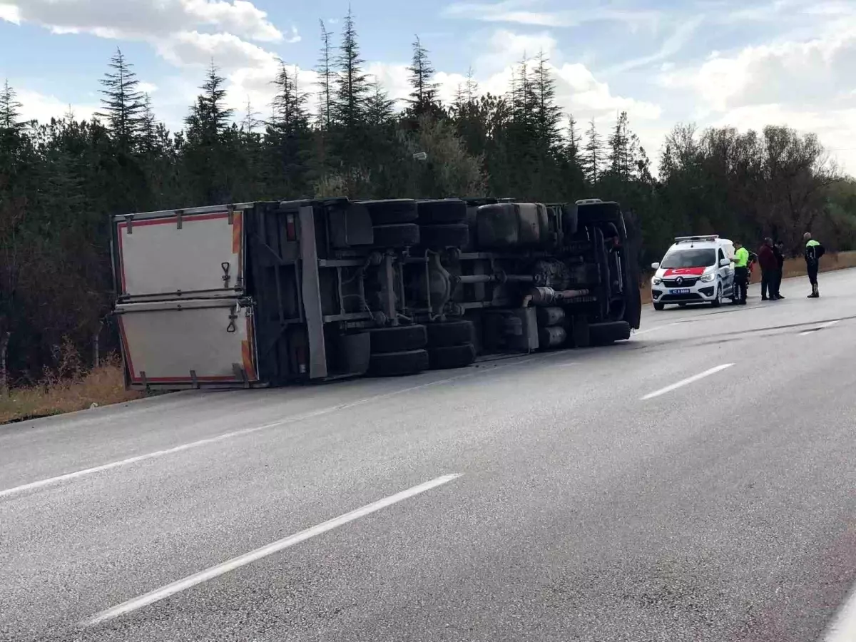“Konya Ereğli’de Yağ Yüklü Kamyon Devrildi: 1 Yaralı”