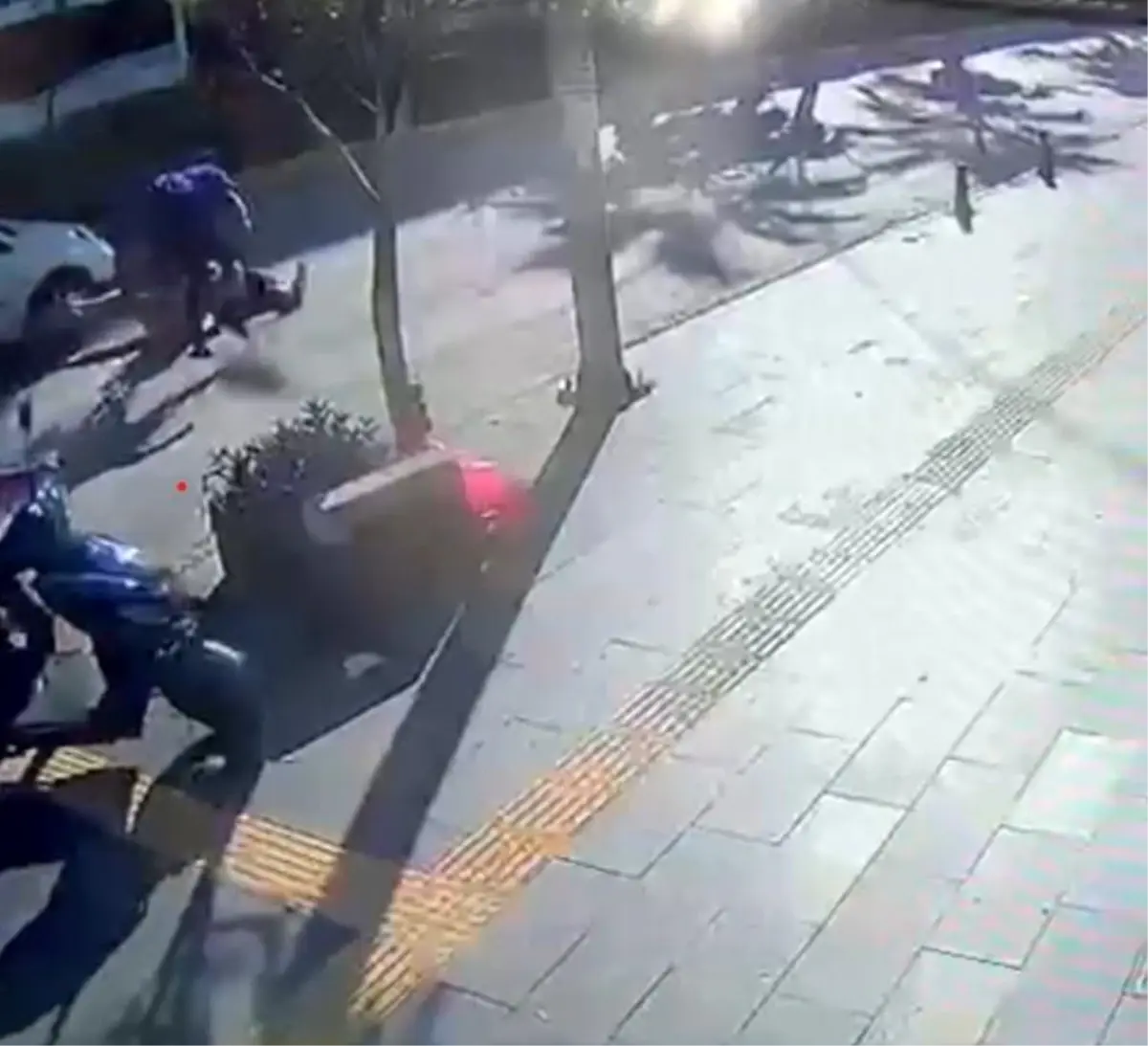 Antalya’da Yaya Geçidinde Trajedi: 3 Kişilik Alman Aileye Otomobil Çarptı