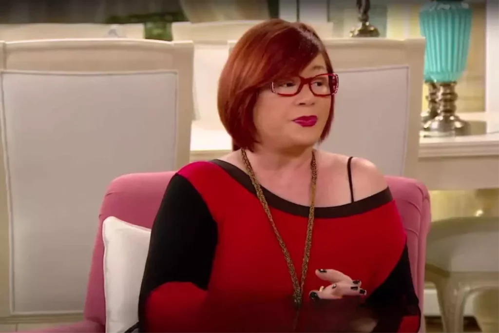 Emel Müftüoğlu 64. Yaşını Arkadaşlarıyla Kutladı