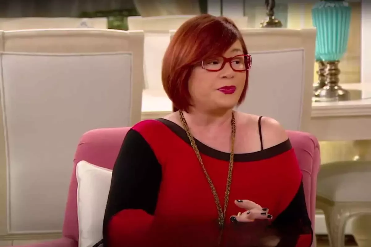 Emel Müftüoğlu 64. Yaşını Arkadaşlarıyla Kutladı