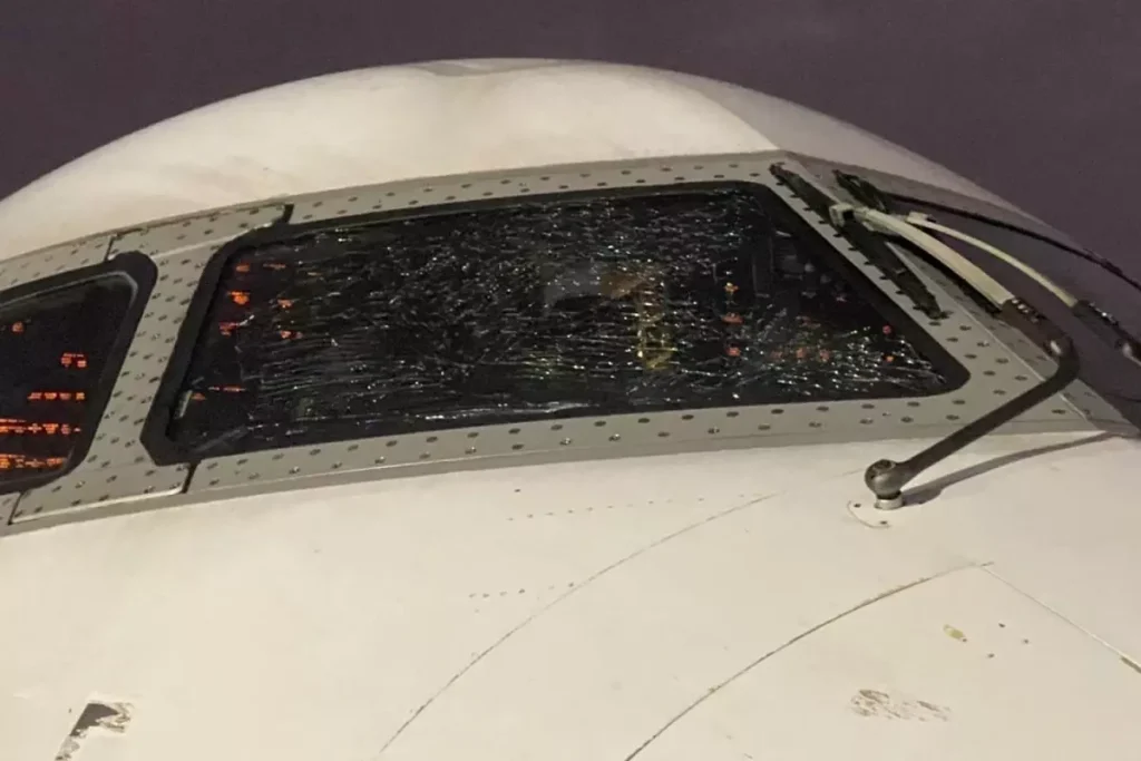 Futbolcular Osimhen ve Ndidi’li Uçağın Camı Çatladı