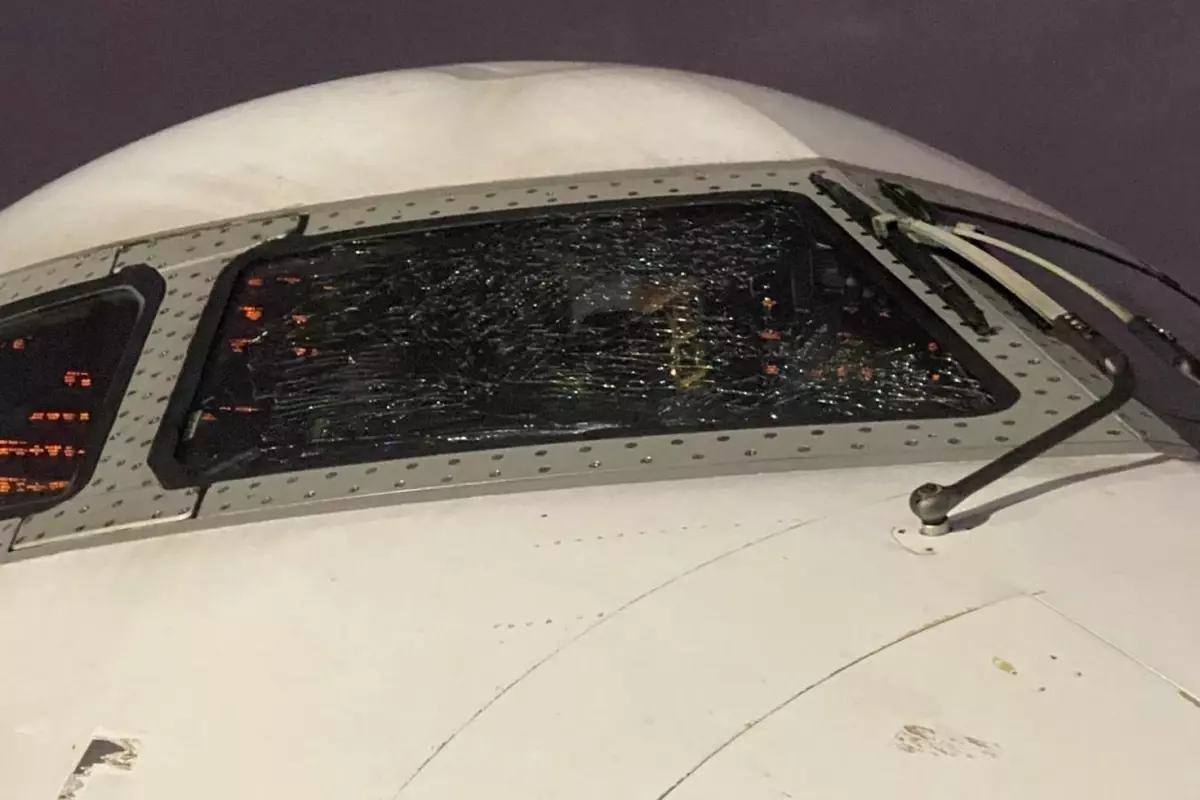 Futbolcular Osimhen ve Ndidi’li Uçağın Camı Çatladı