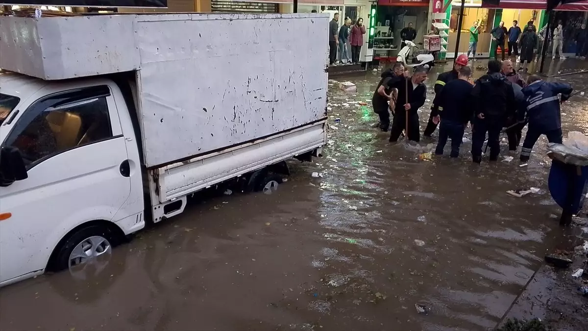 Sağanak Zonguldak’ı Felç Etti: Hayat Durdu