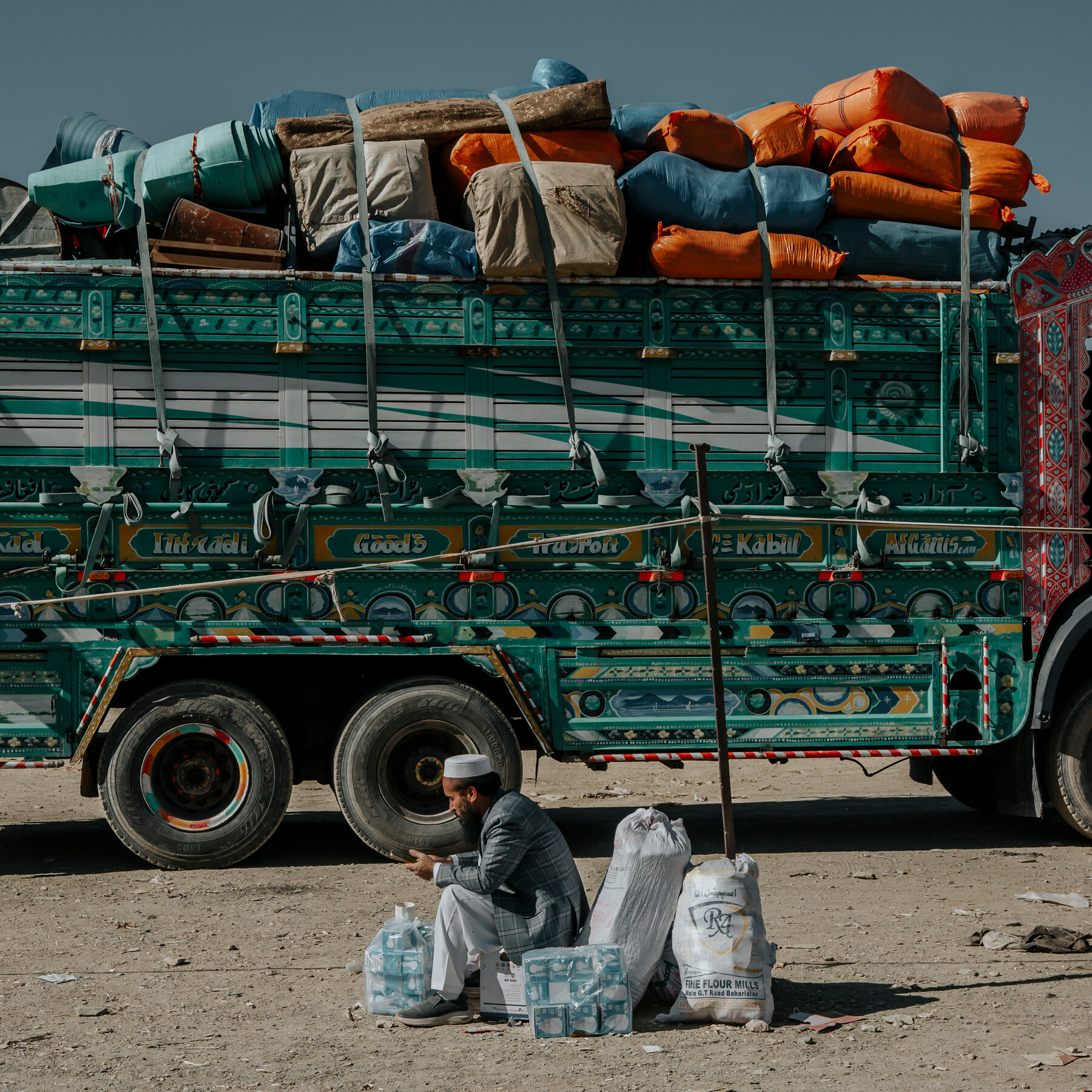 Pakistan Expels Hundreds of Thousands of Afghans Amid Rising Tensions