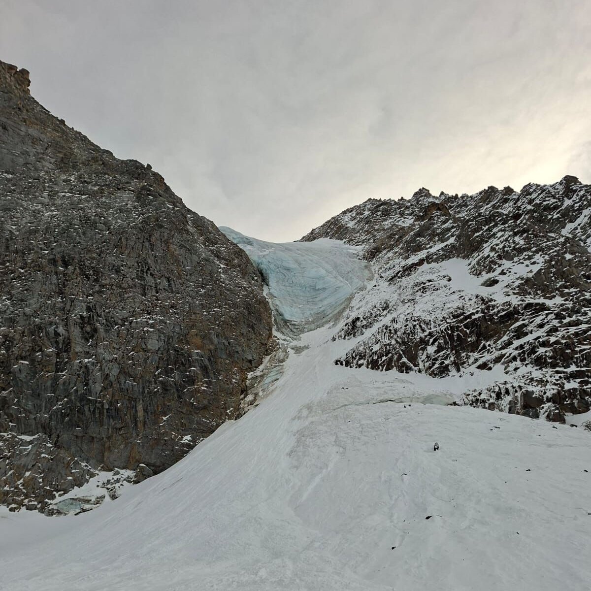 Tragedy Strikes in Italian Alps: 5 German Climbers Killed in Avalanche