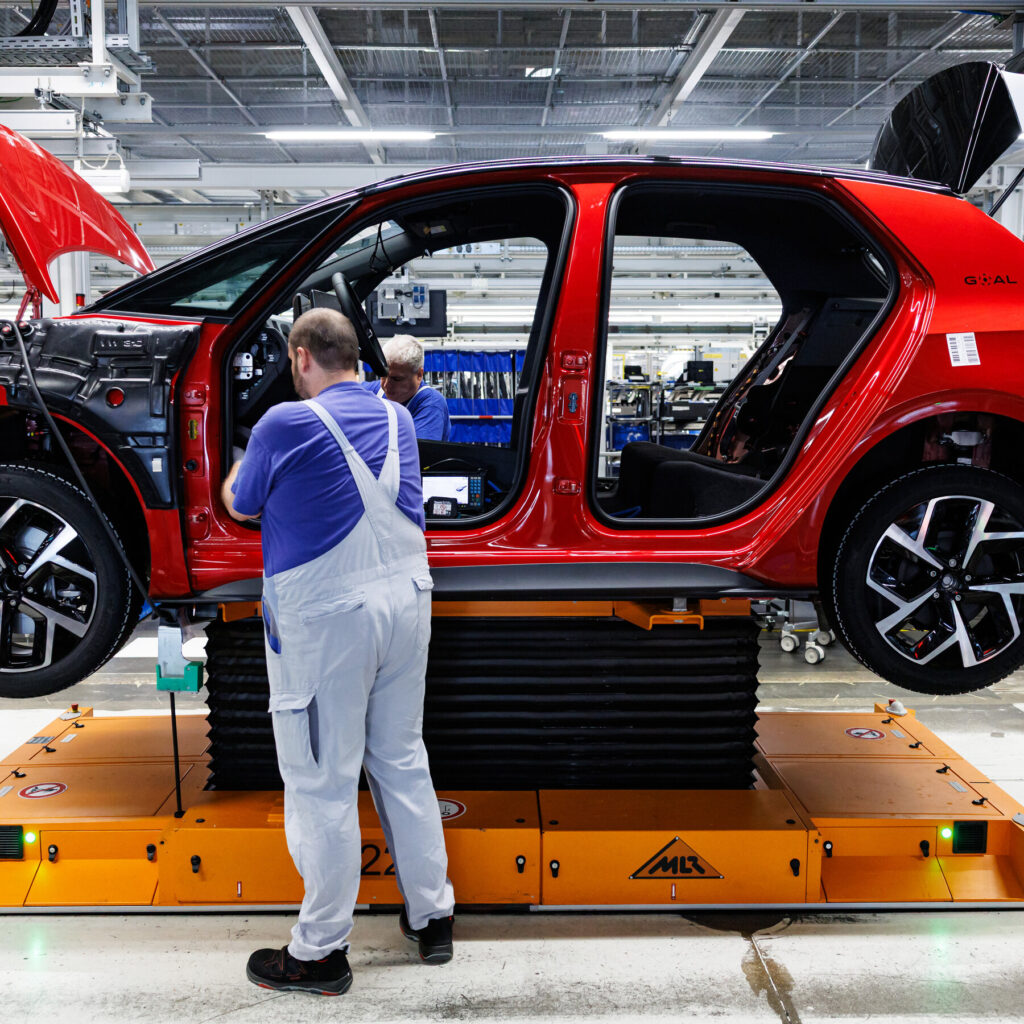 China Lifts Partial Ban on Chip Exports, Alleviating Global Supply‑Chain Concerns