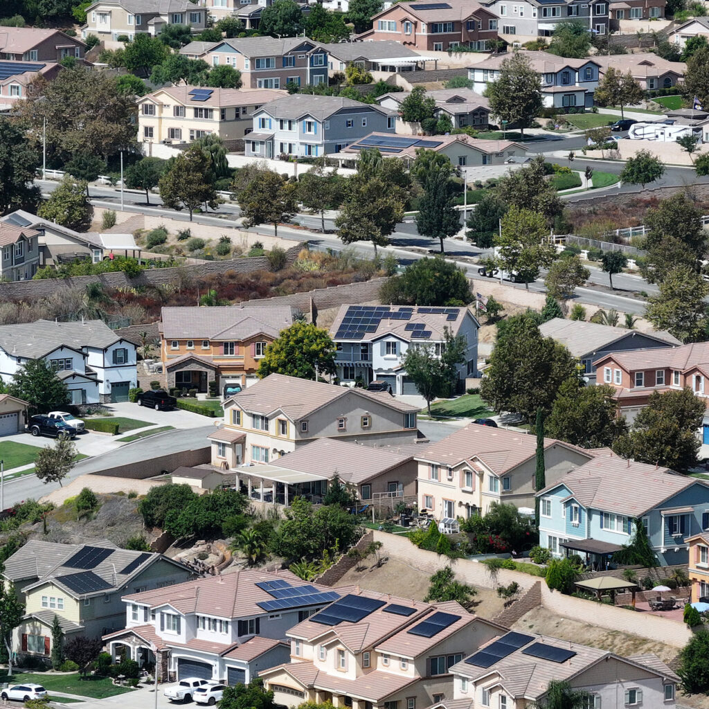 Should You Refinance Now That Mortgage Rates Are Falling?