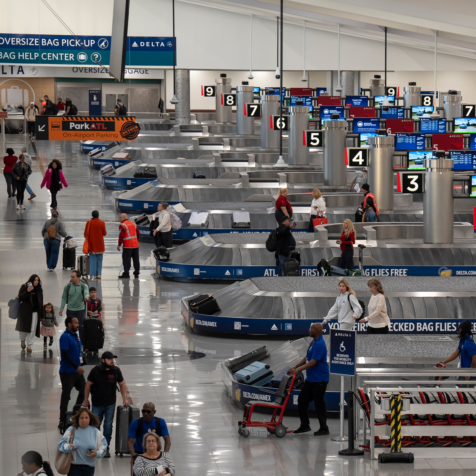 Airport Delays Likely to Intensify Ahead of Thanksgiving, Experts Warn