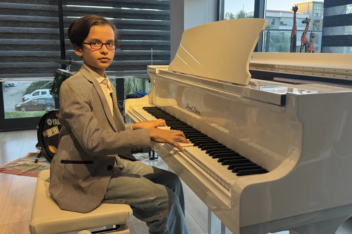 10 Yaşında Lise Mezunu Oldu: “Okulu Bitirmem 2 Yılımı Aldı”