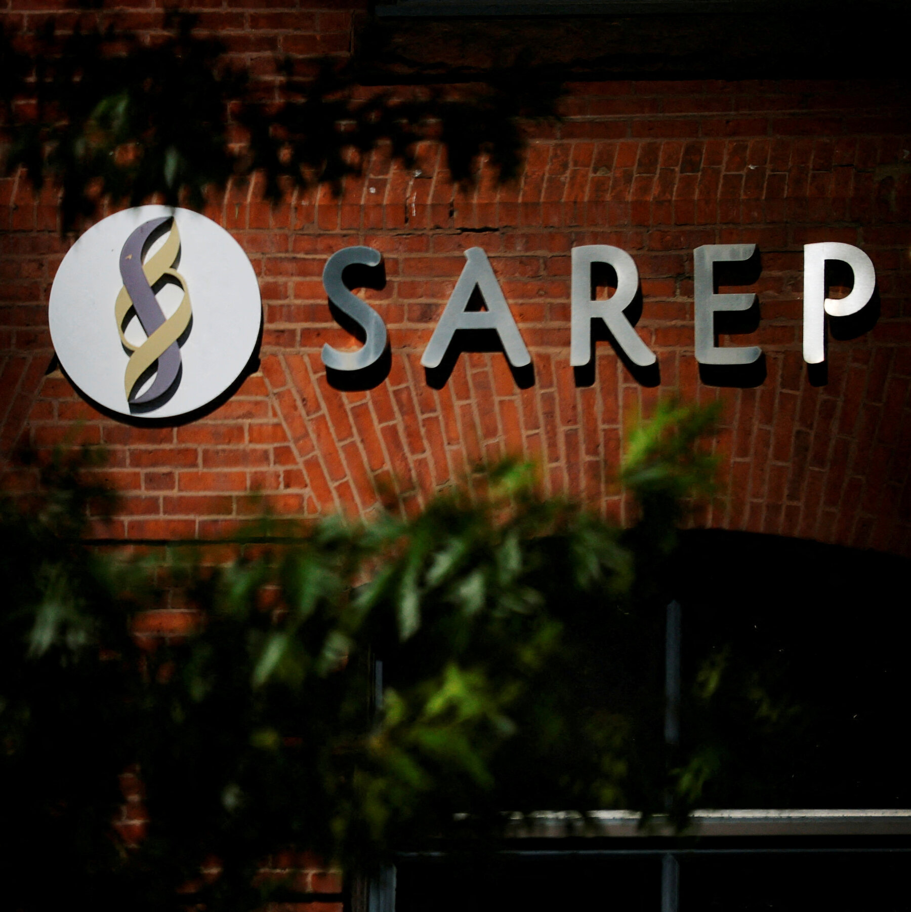 FDA sharply limits approval for gene‑therapy drug after two teen deaths