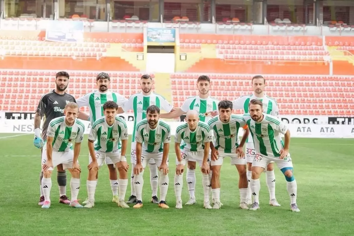 15 cezalı, 3 sakat oyuncusuna rağmen rakibine 6-1 fark attılar