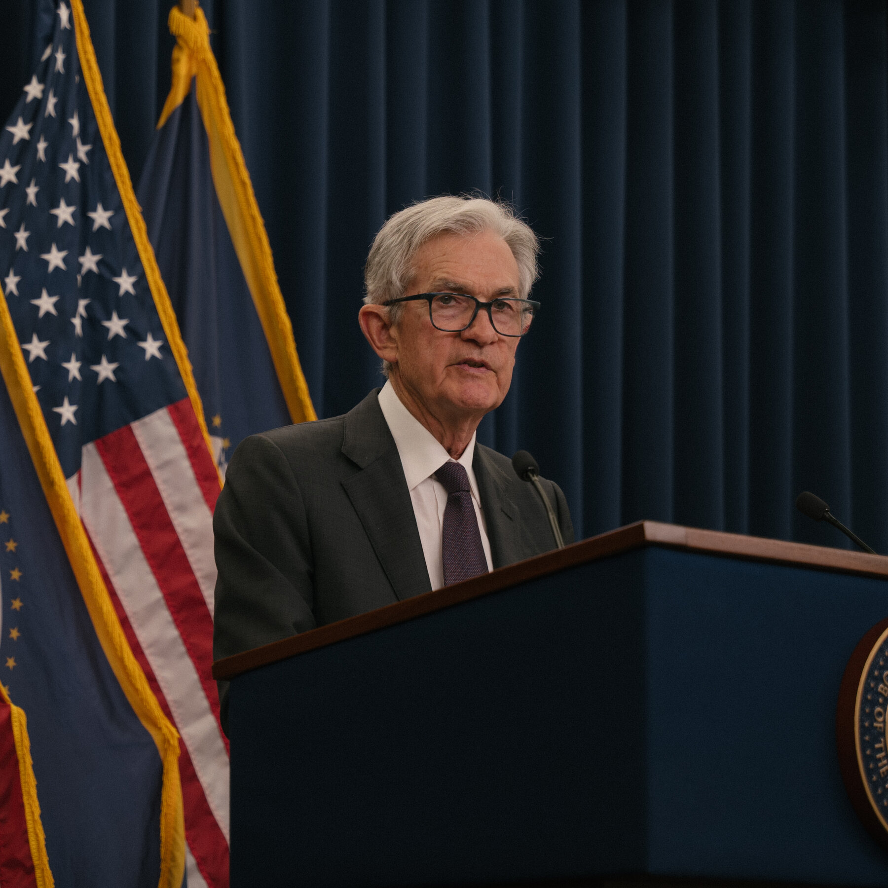 December Rate Cut Uncertain as Fed Divisions Surface in Meeting Minutes