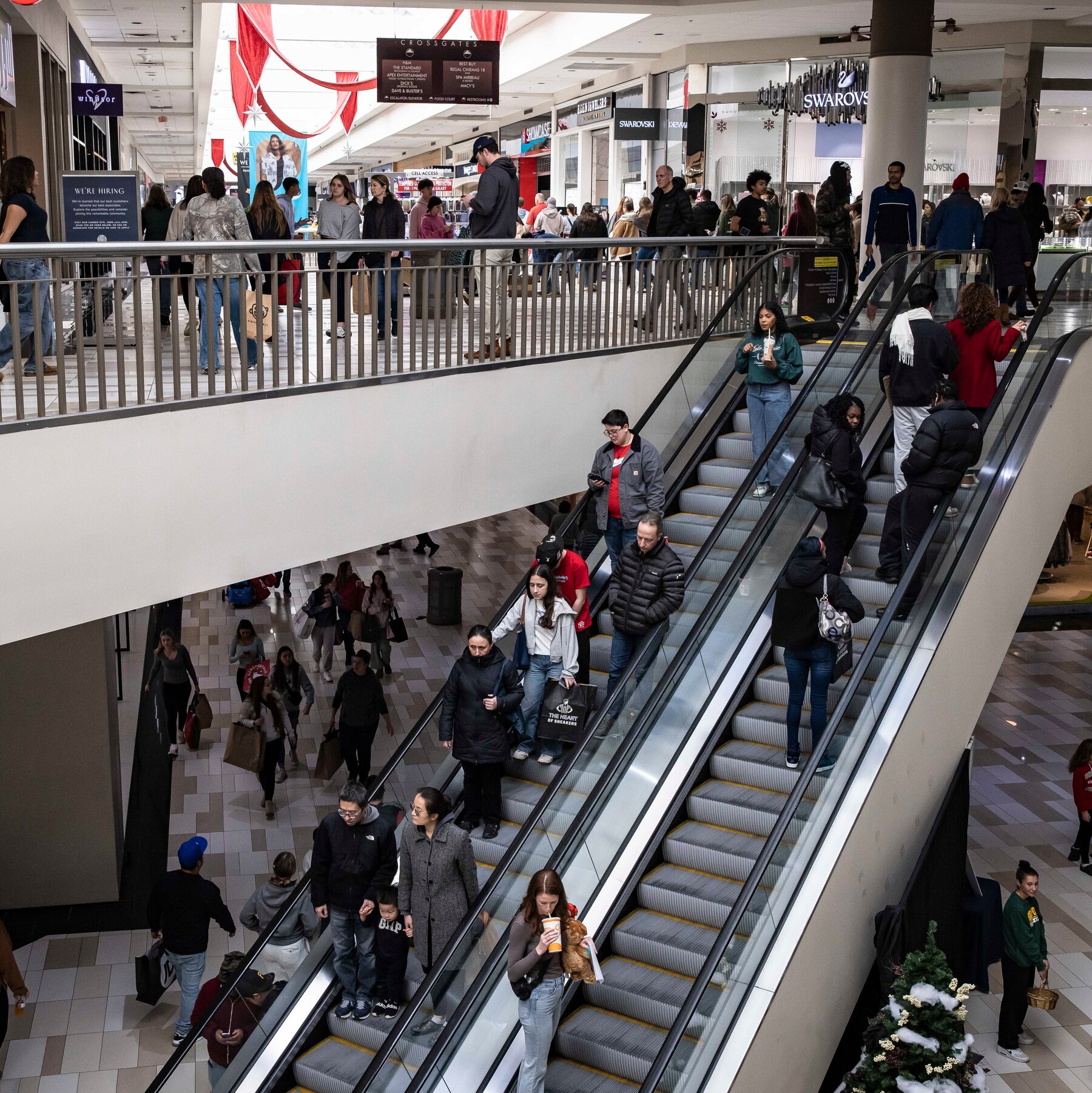 Retail Earnings Show Shoppers’ Resilience, but Some Stores Struggle