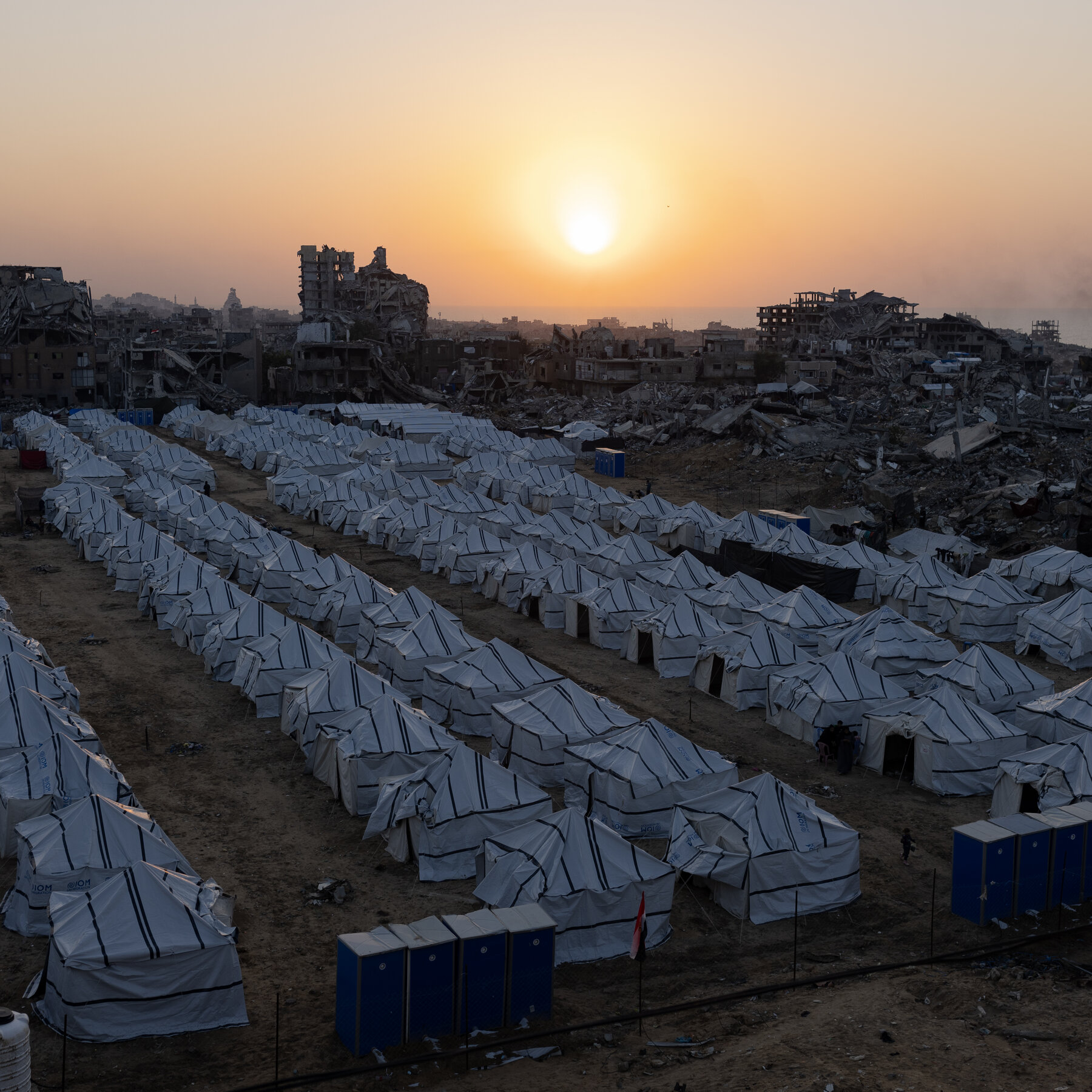 U.S. Plans Compounds to House Palestinians in Israeli‑Held Half of Gaza