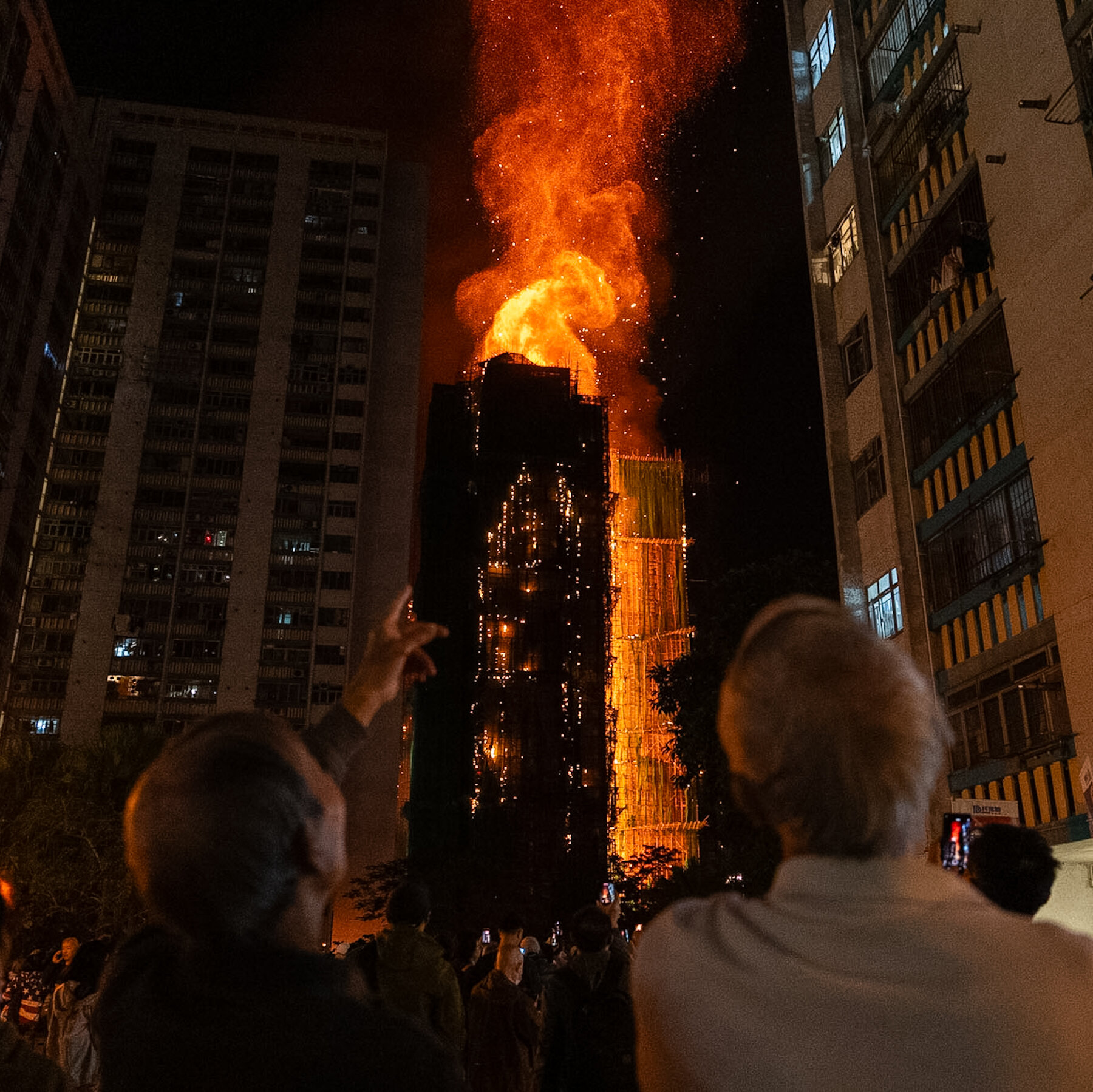 Live Updates: At Least 13 Dead as Fire Ravages Hong Kong Apartment Complex
