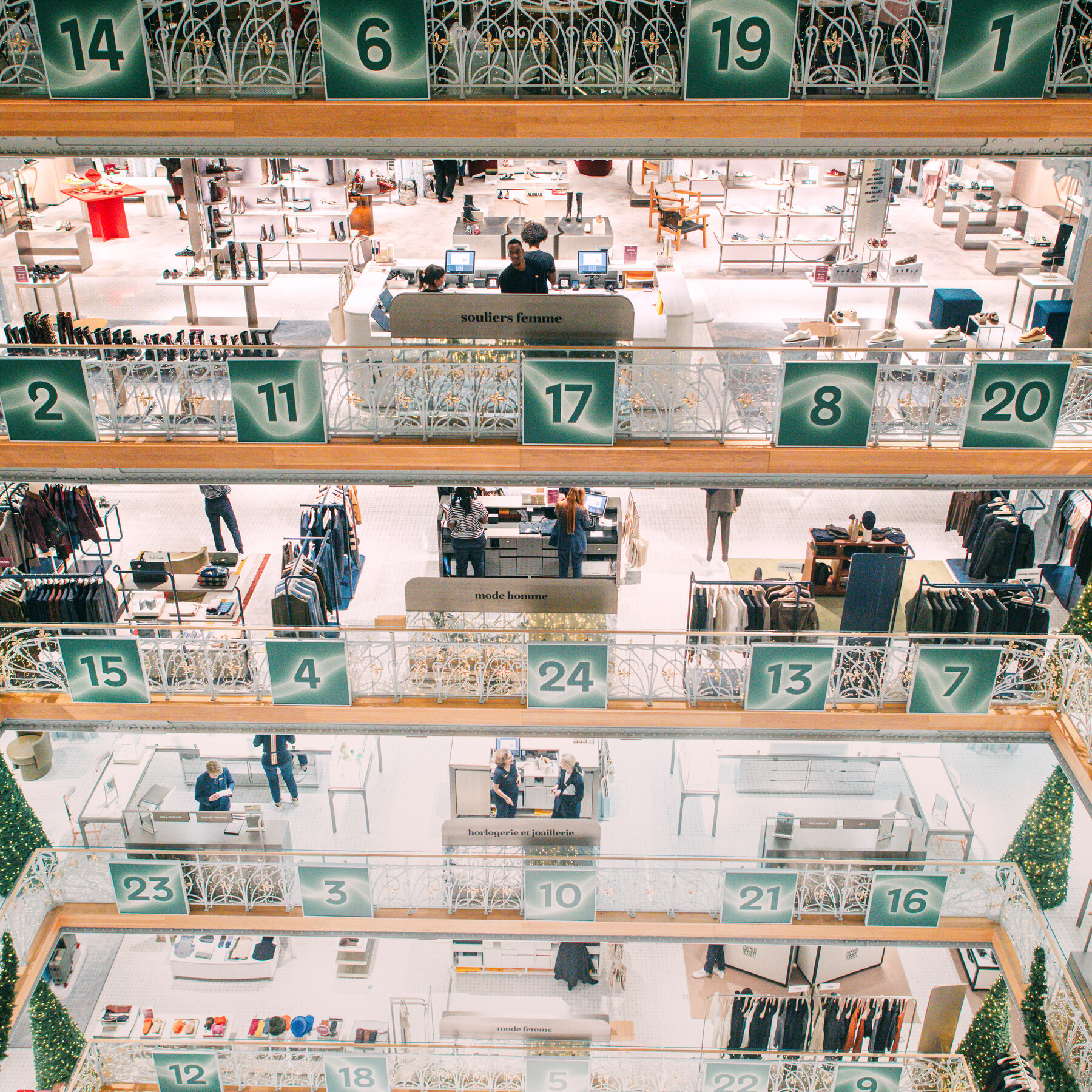 During the Holidays, Retailers Seek Social Media Attention