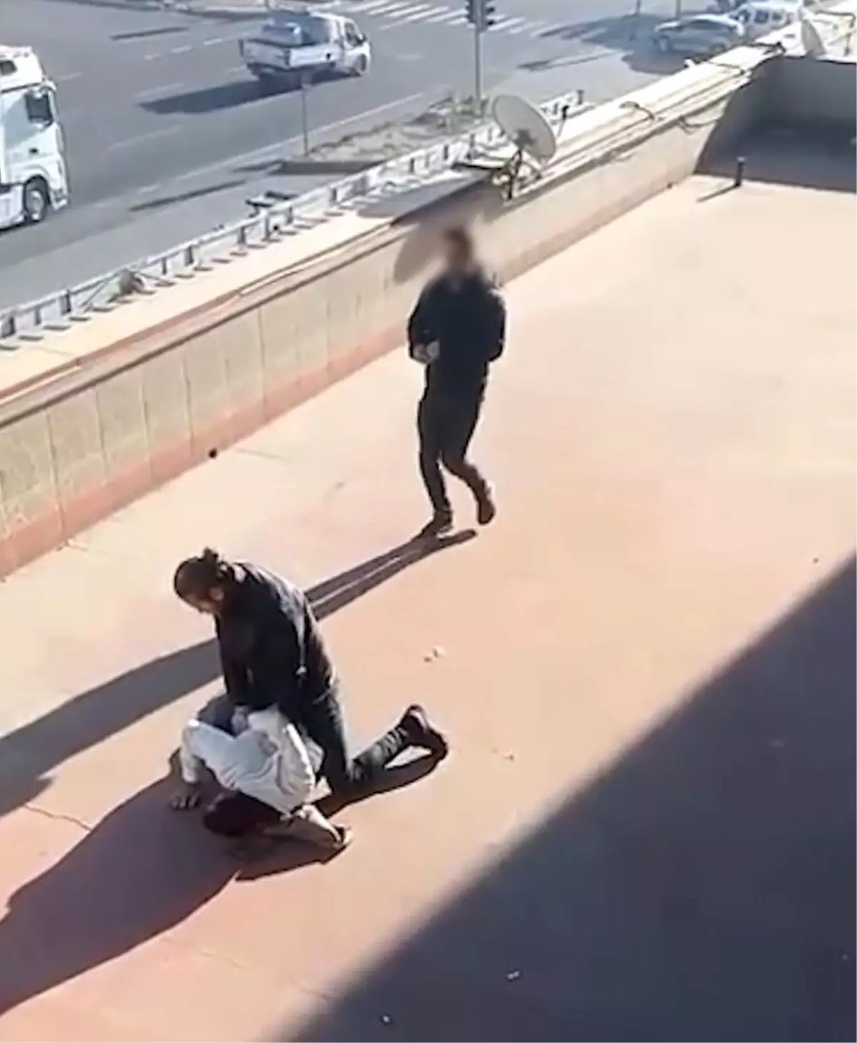 Aranan Şahıs Terasta Yakalandı