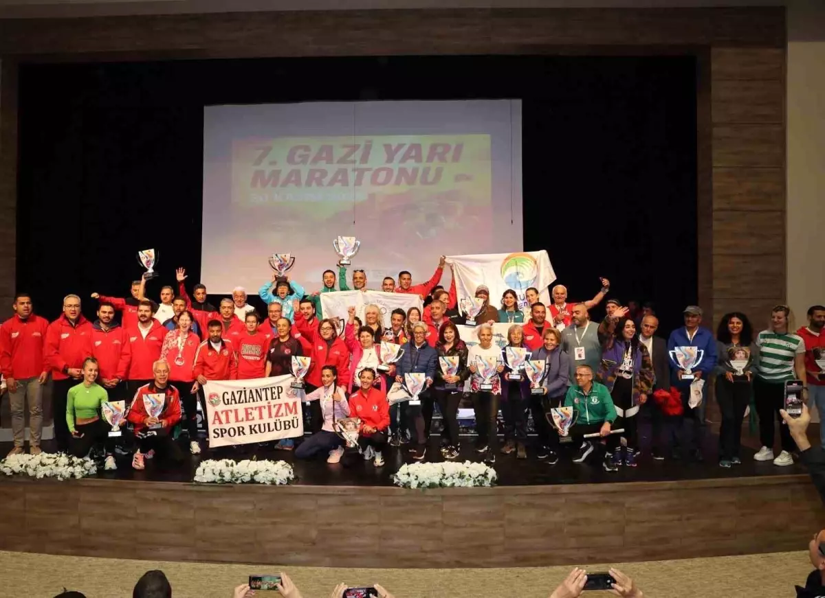 Gaziantep’te 7. Gazi Yarı Maratonu ve Halk Koşusu Coşkuyla Tamamlandı