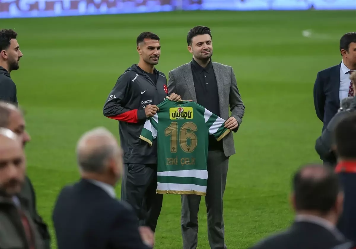 A Milli Takım, Bulgaristan Maçı Öncesi Atatürk Spor Kompleksi’nde Yürüyüş Yaptı