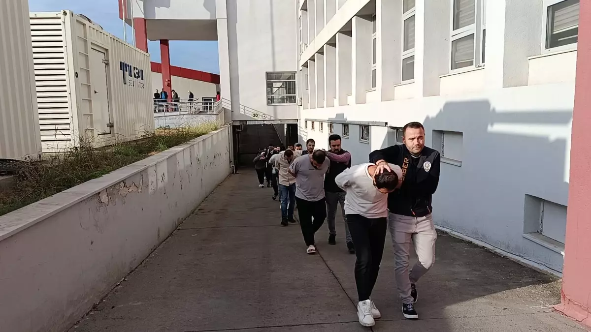 Adana’da 35 Kişilik Dolandırıcılık Şebekesi Çökertildi: 7 Milyon Lira ve Kripto Paralar Ele Geçirildi