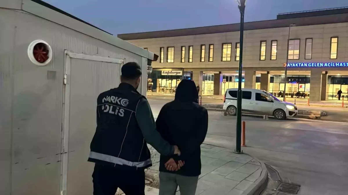 Adıyaman’da Uyuşturucu Operasyonu: 340 Gram Sentetik Madde Ele Geçirildi, Zanlı Tutuklandı