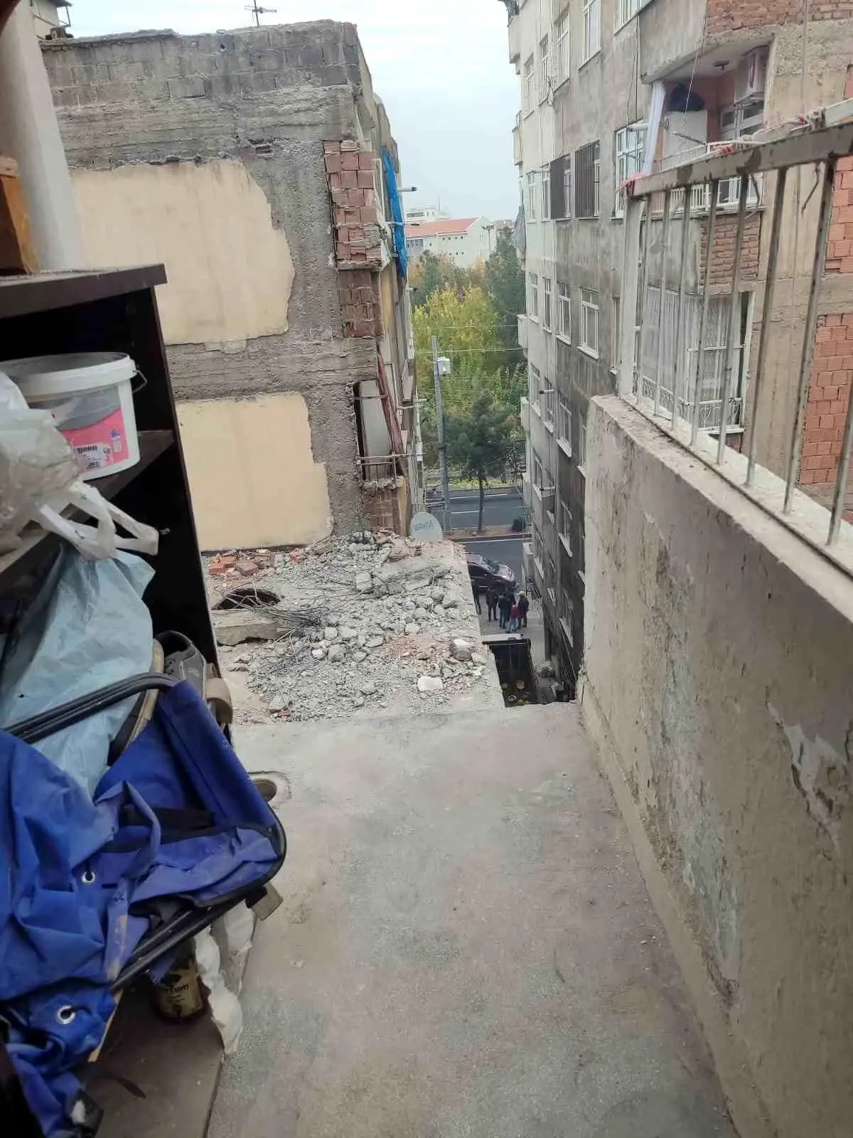 Diyarbakır’da Yıkım Sırasında Sağlam Bina Hasar Gördü: ‘Hasar Tespitine Yer Yok’ Tepkisi