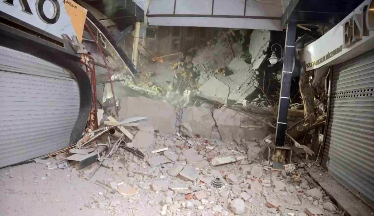 Aksaray’da Kontrolsüz Yıkım, Dükkanlarda Hasara Neden Oldu