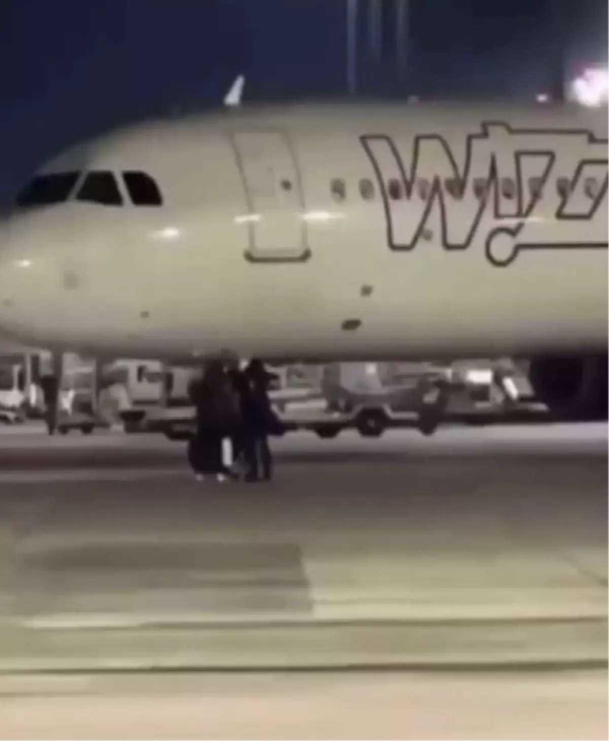 Uçağı Kaçıran Yolcular Apronda El Salladı