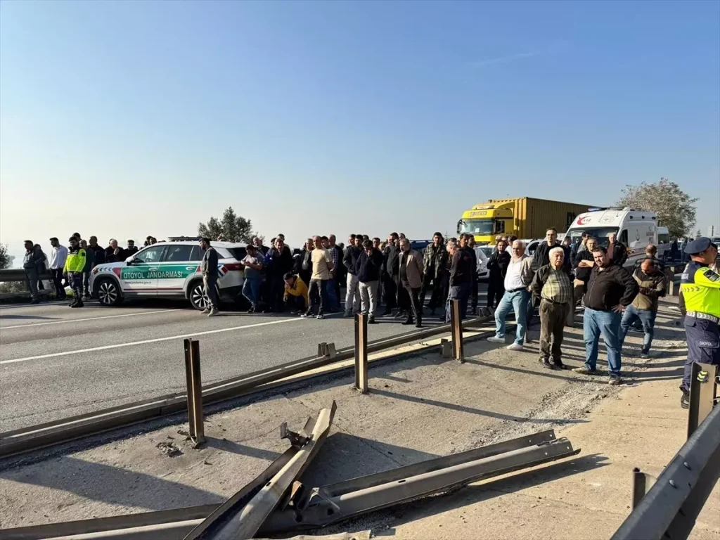 Kocaeli’de Zincirleme Kaza: Otoyol Kapanıyor