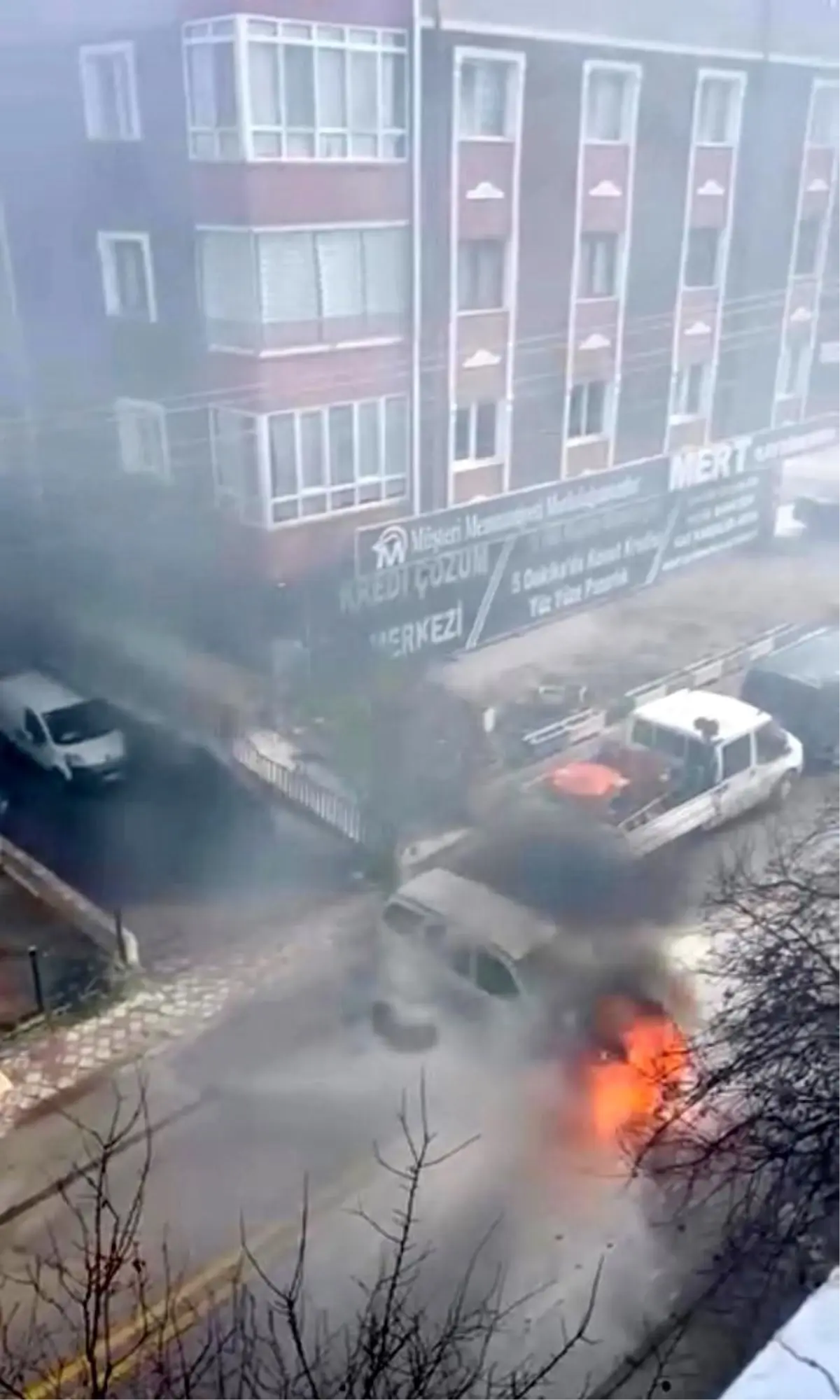 Sincan’da Otomobil Yangını: İtfaiye Ekipleri Hızlı Müdahale ile Alevleri Kontrol Altına Aldı