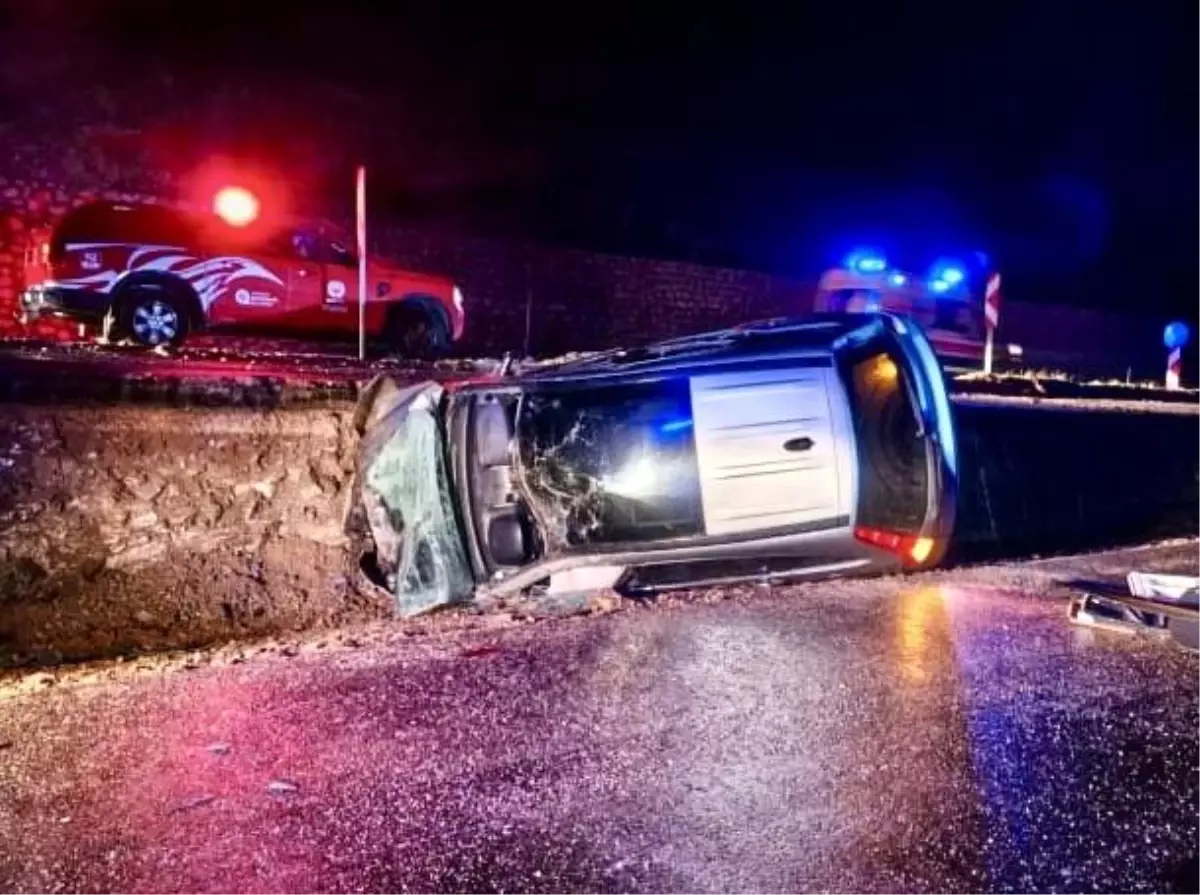 Akseki’de Yağışlı Yolda Tek Taraflı Kaza: 3 Yaralı