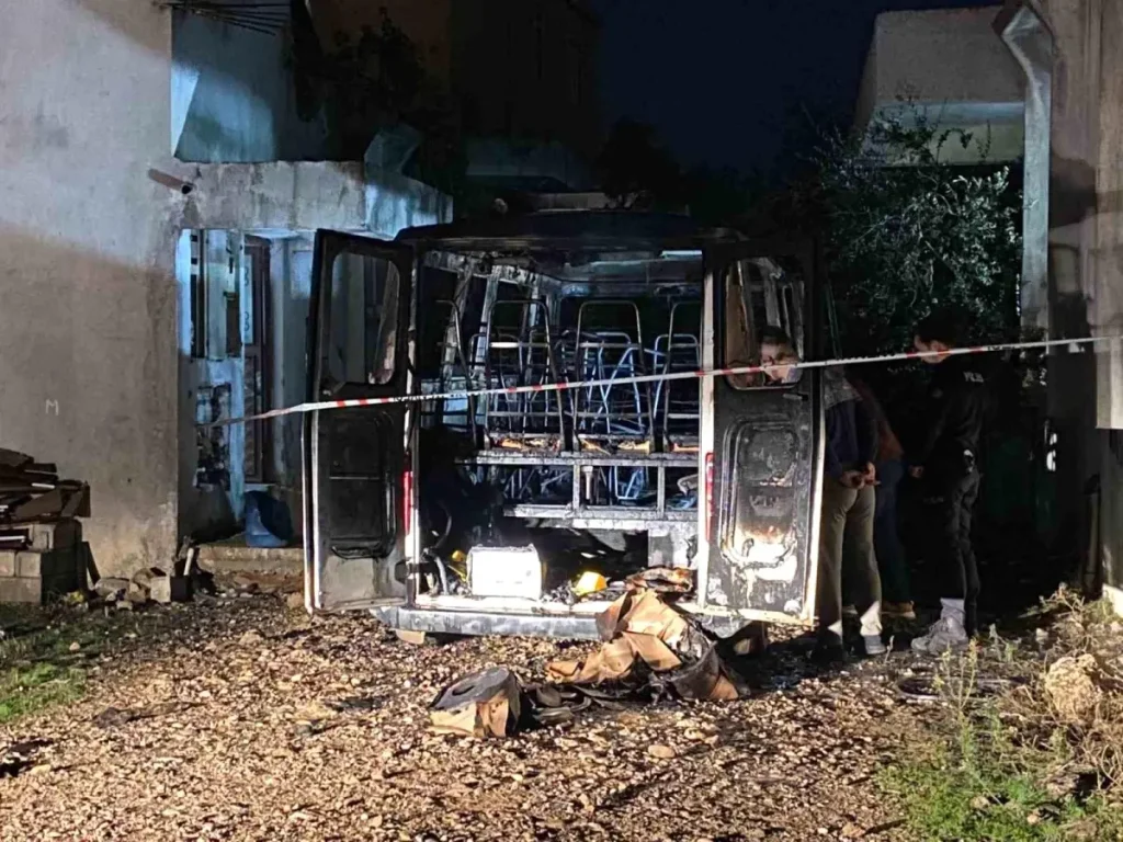 Antalya’da Minibüs Alevler Etkisinde