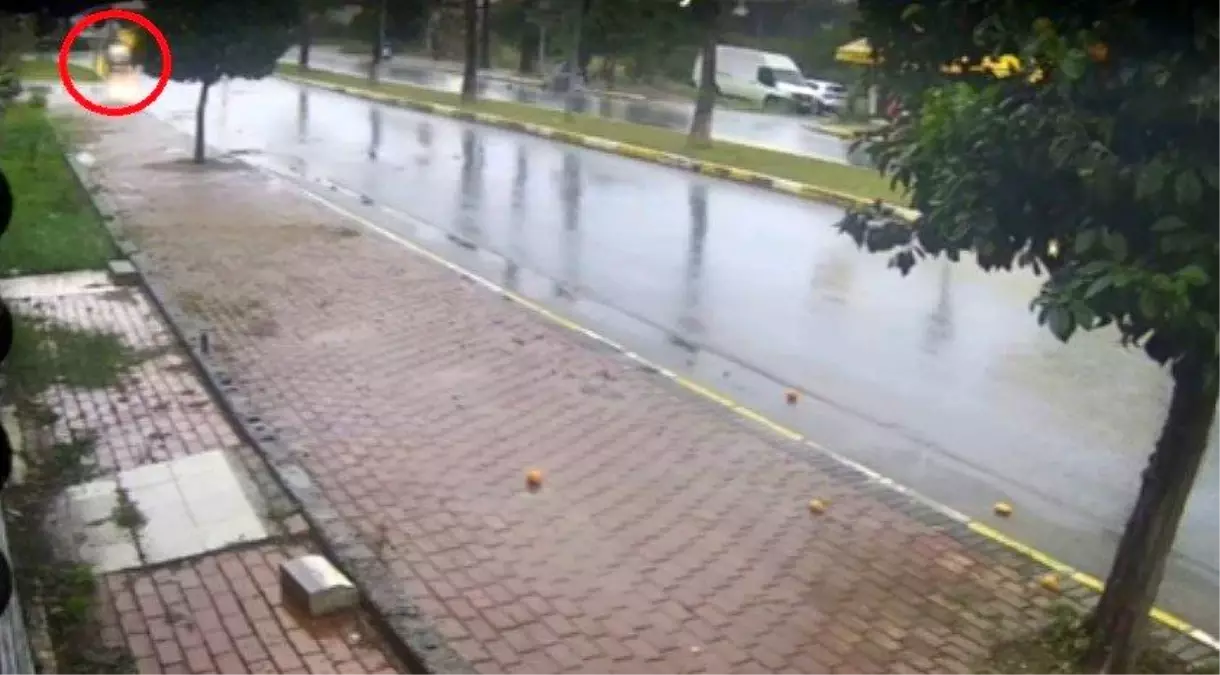 Manavgat’ta Seyir Halindeki Otomobil Yandı, Sürücü Ağır Yaralandı