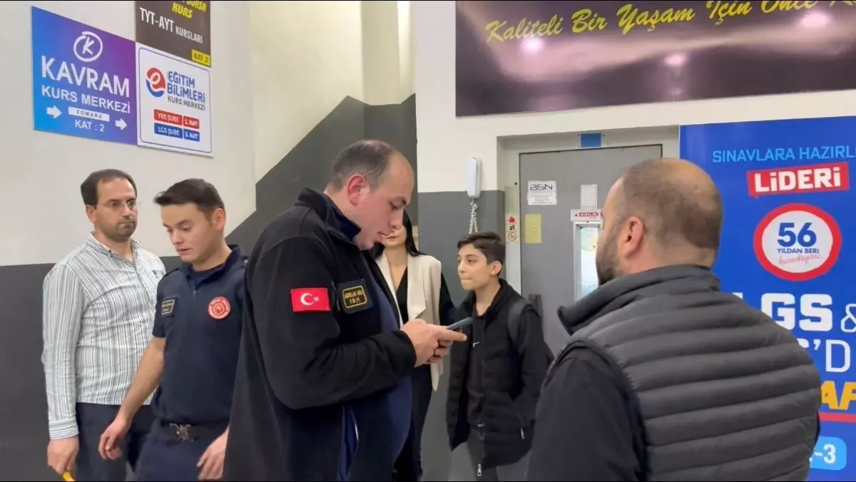 Bursa’da Asansörde Mahsur Kalan Öğrenciler Kurtarıldı