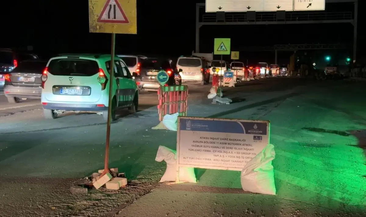 Arnavutköy’de Trafik Kaosu: İSKİ Çalışması Şehir İçinde Durma Noktasına Getirdi