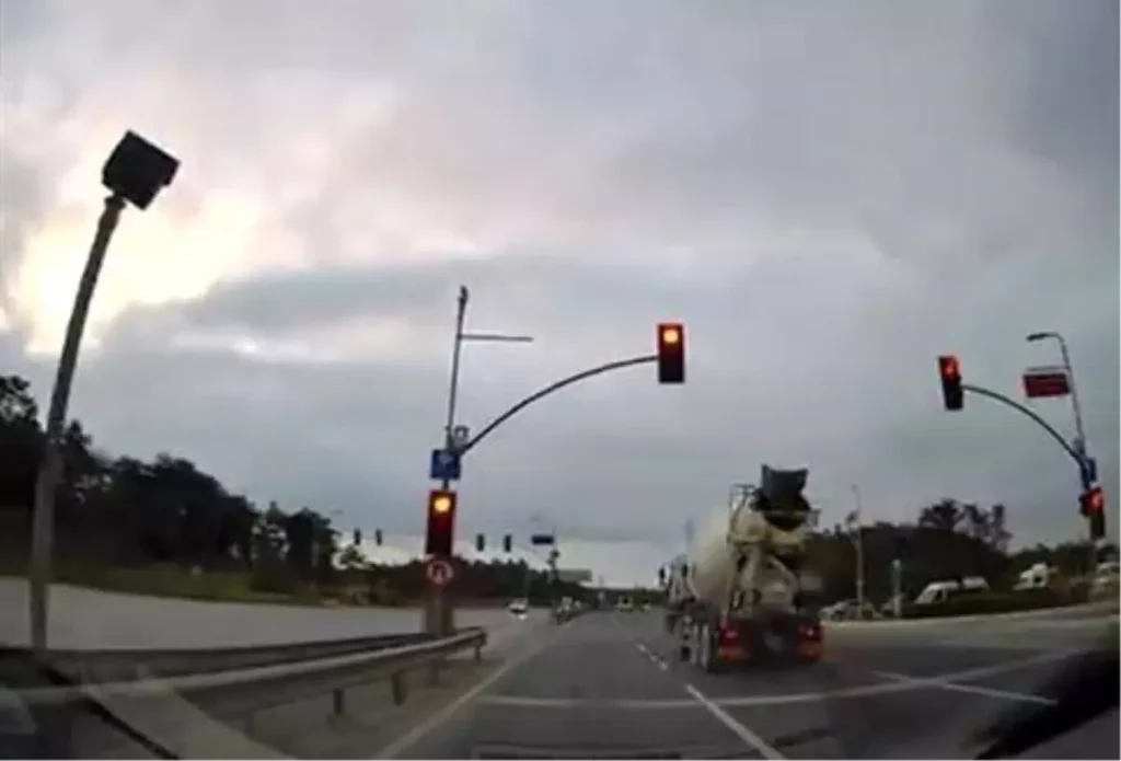 Kırmızı Işık İhlali: Beton Mikseri Facia Yarattı