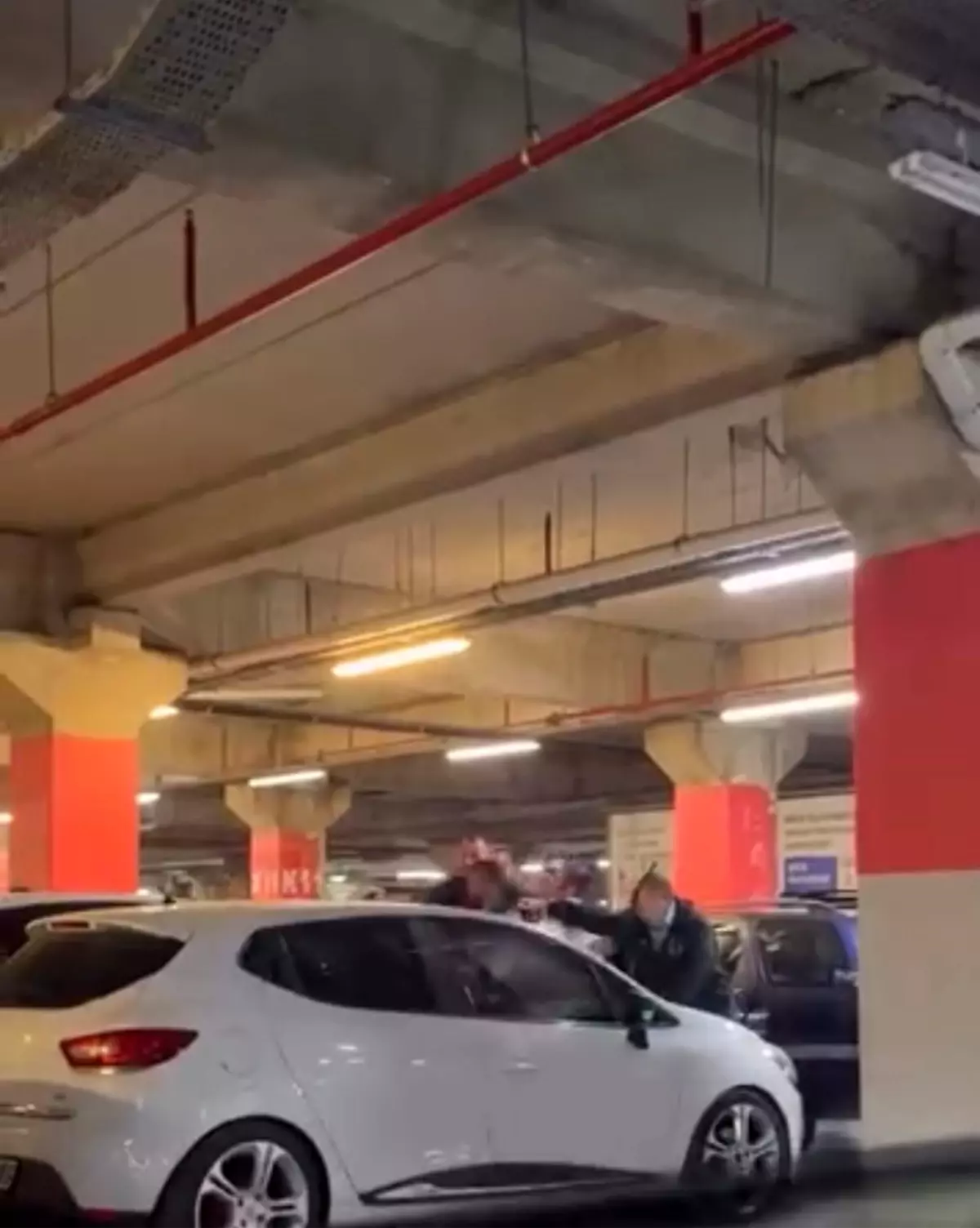 Bursa’da Alışveriş Merkezinde Kavga