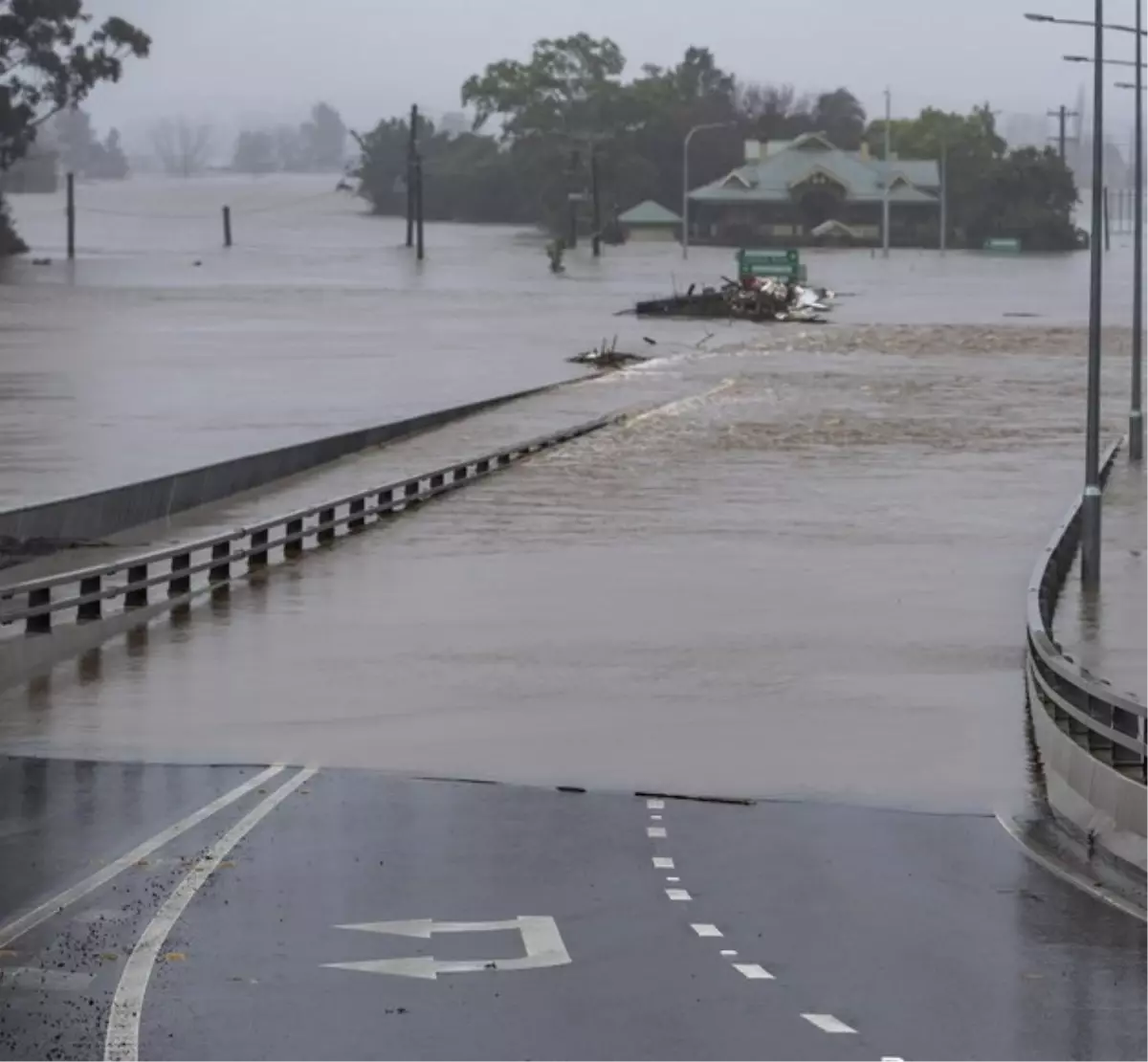 Fina Siklonu Avustralya’yı Vurdu