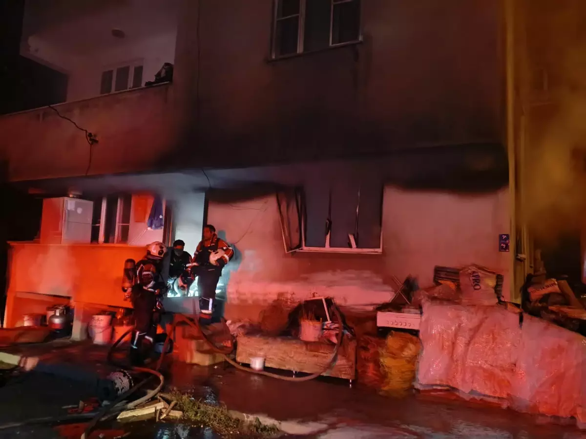 Aydın’da Ev Yangını: 3 Kişi Dumandan Etkilendi