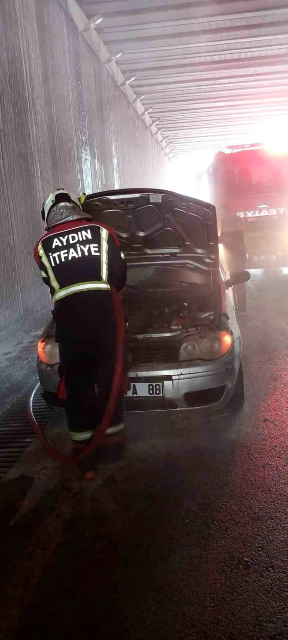 Aydın‑Denizli Karayolu’nda Alt Geçitte Araç Yangını Panik Yarattı!