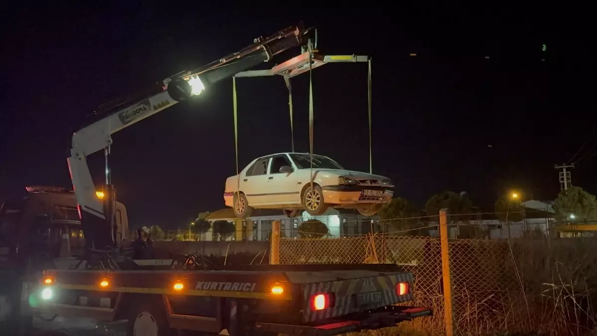 Aydın’da Sulama Kanalına Devrilen Araçta İki Yaralı