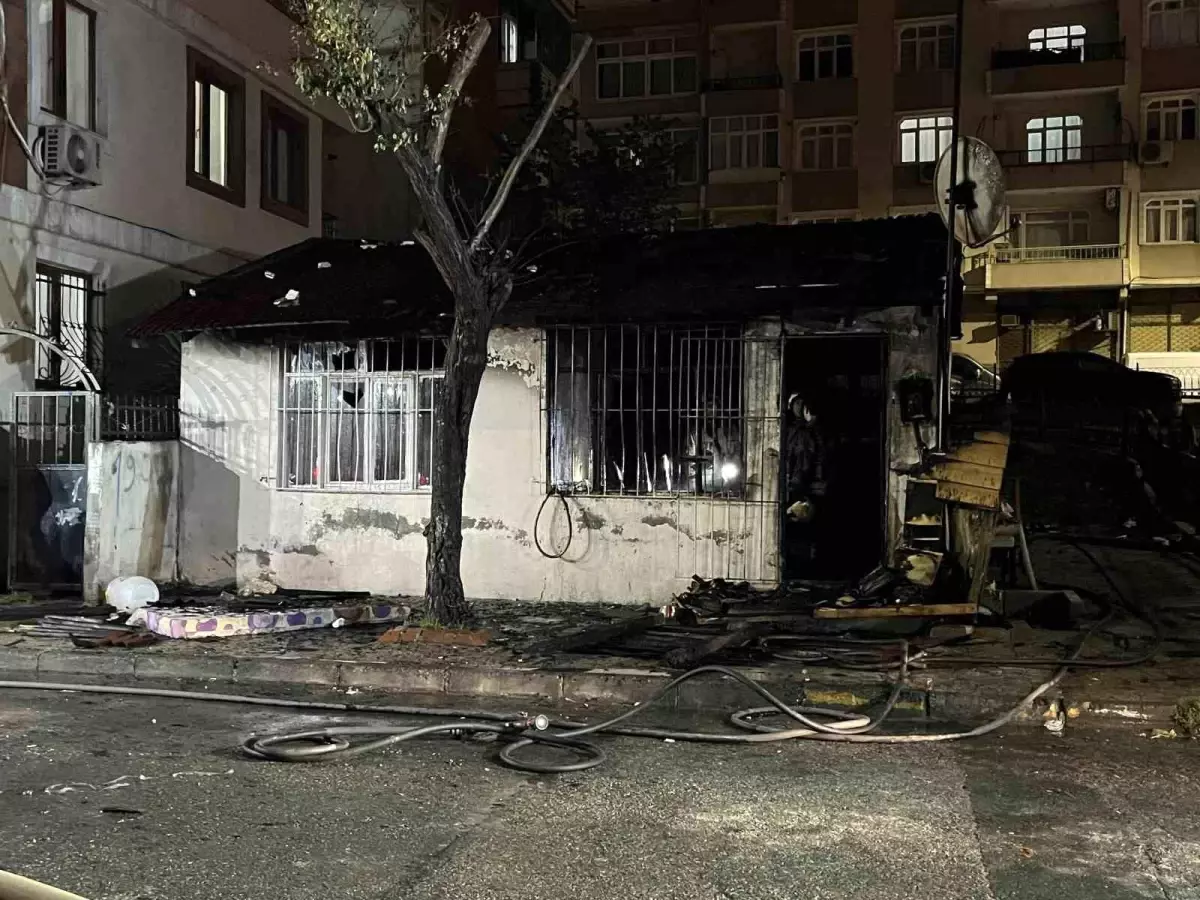 Bağcılar’da Gecekonduda Yangın: Anne ve 4 Çocuk Hastaneye Kaldırıldı