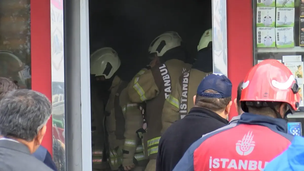 Bağcılar’da İSTOÇ Züccaciye Dükkanında Çıkan Yangın Kontrol Altına Alındı