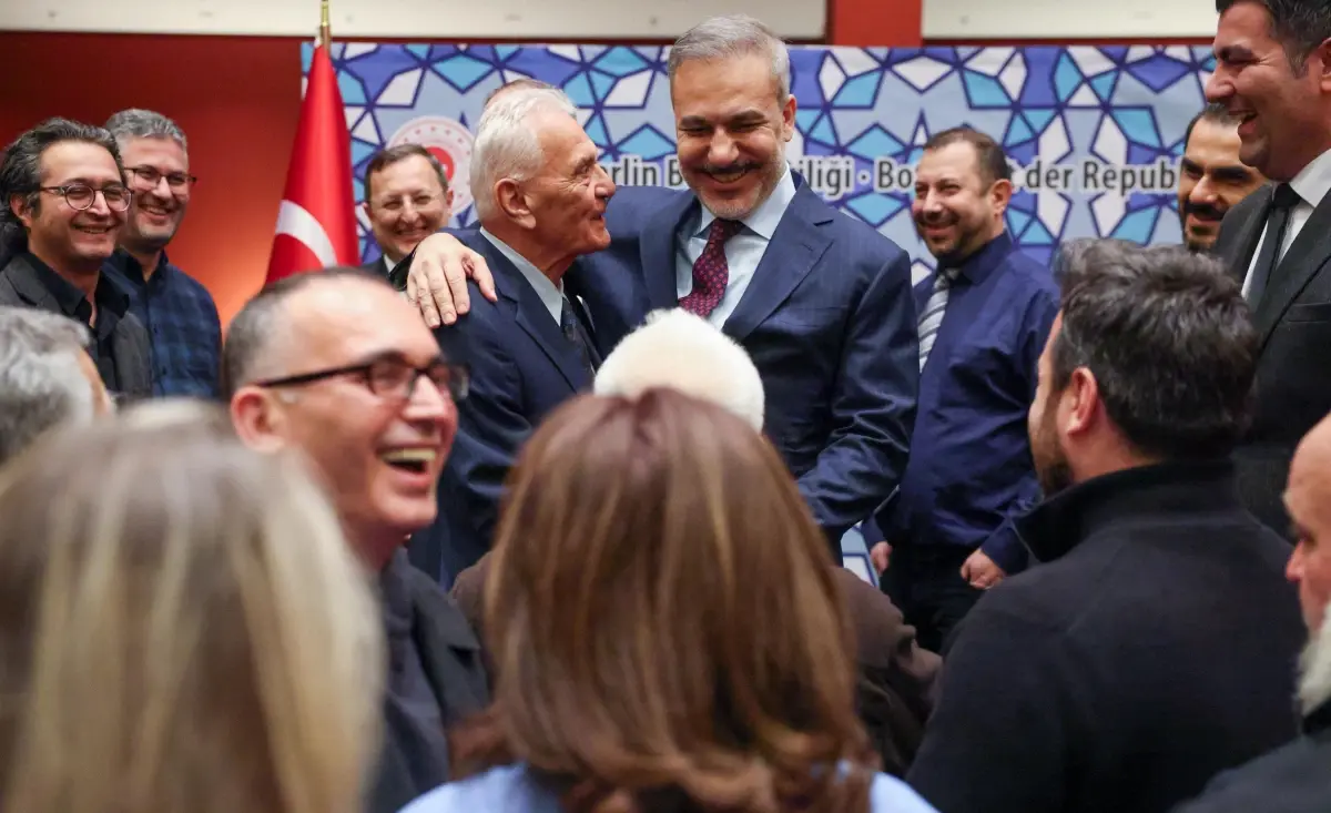 Hakan Fidan Almanya’da Türklerle Buluştu