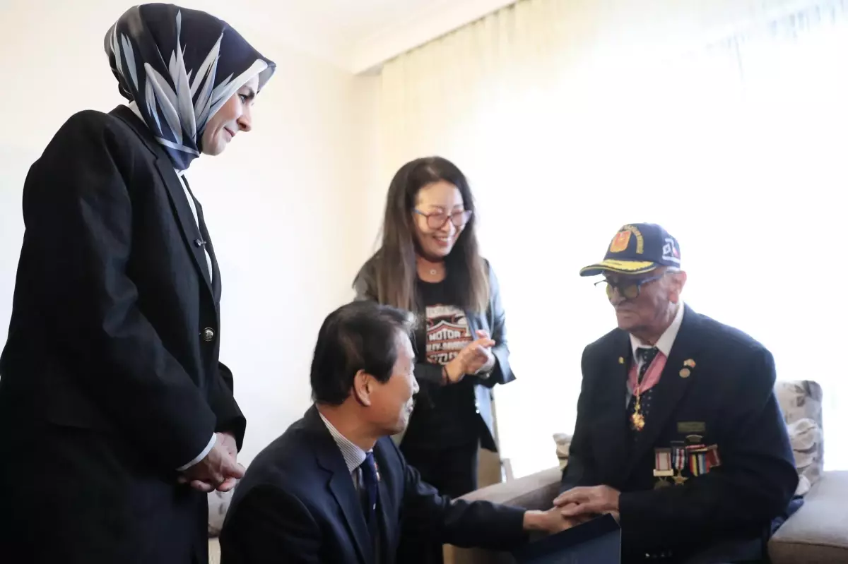 Bakan Göktaş, Kore Gazisini Ziyaret Etti